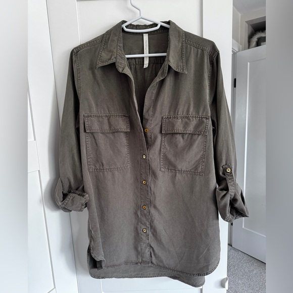 ARITZIA GROUP BABATON Utility Button Down Collar Shirt Light Olive Green Small - Picture 6 of 9